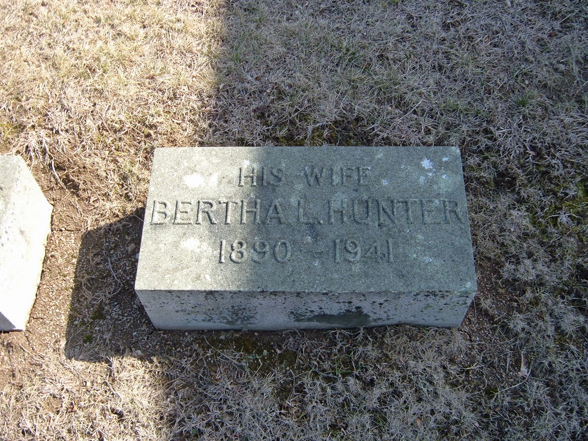 The River Bend Cemetery marker of Bertha (Leier) Saunders